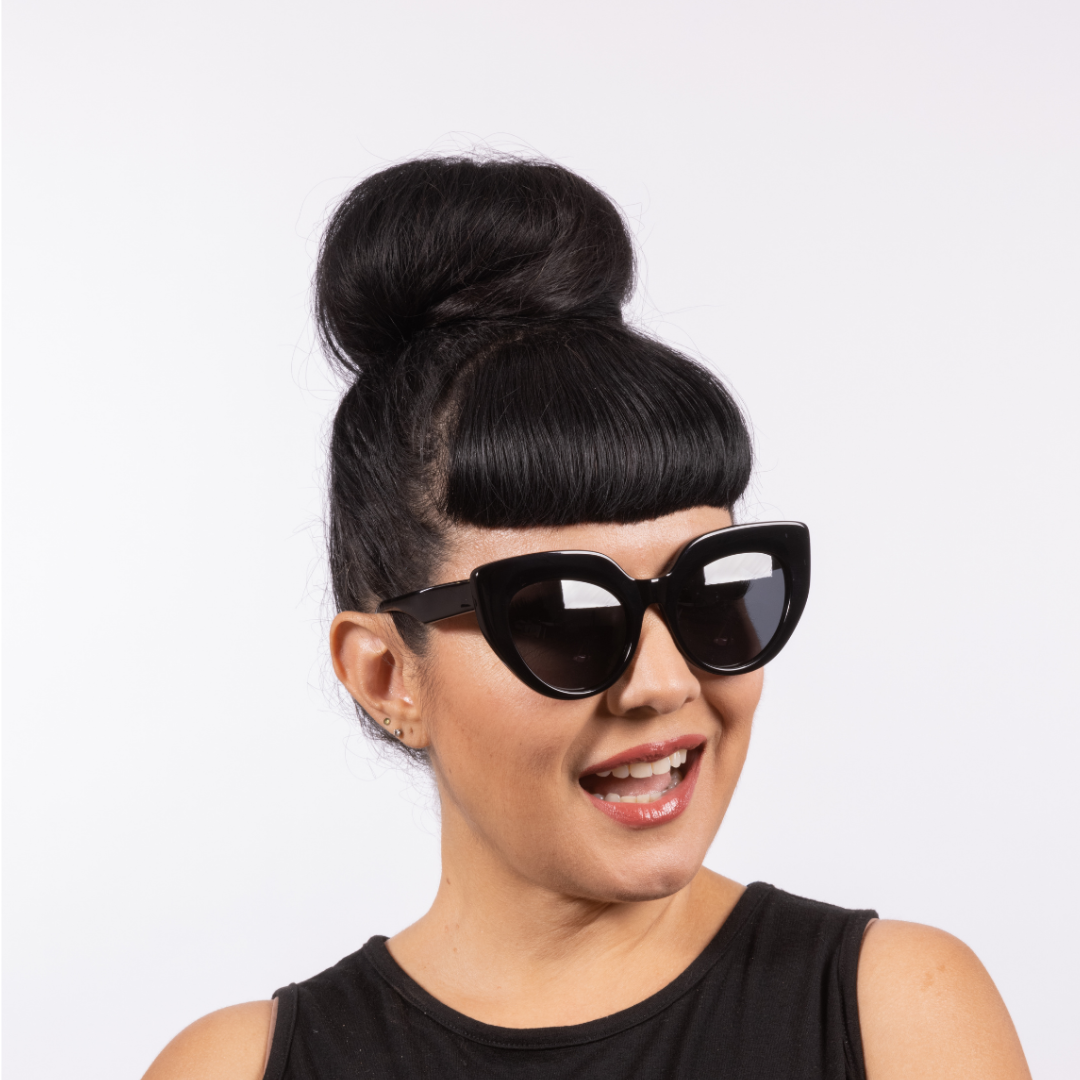 Cat-eye frame sunglasses in black acetate